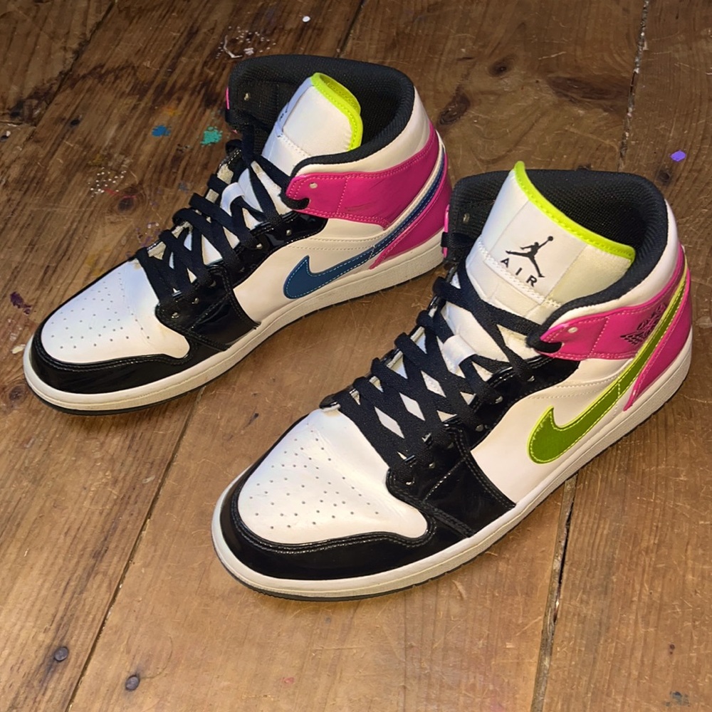 Jordan 1 white black cyber pink